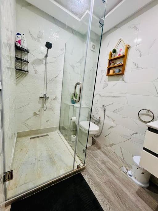Cozy 3 Bedroom Apartment *